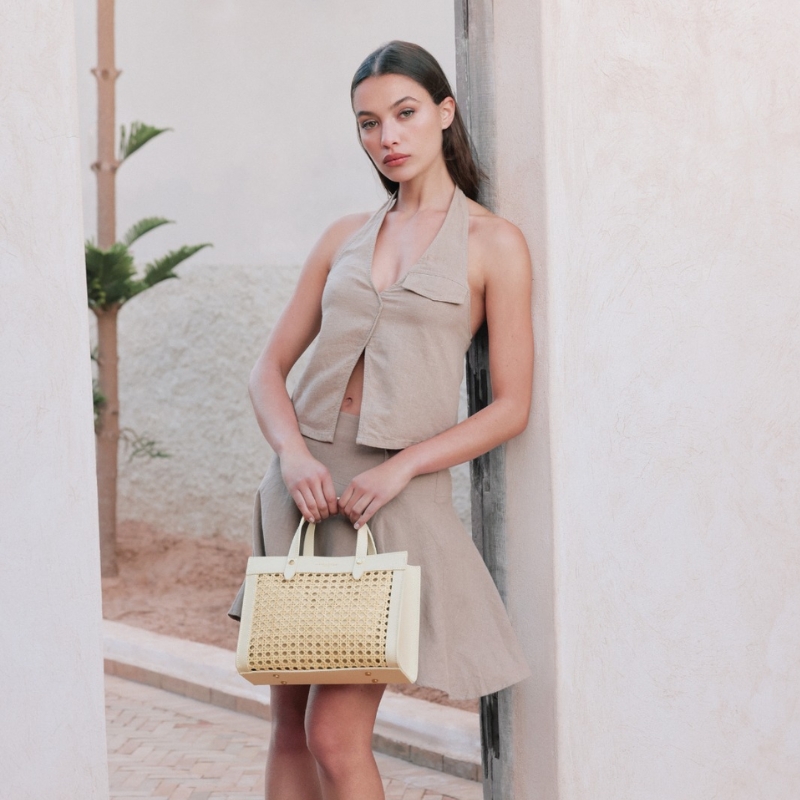 Achetez les sacs tendance de l'été 2025 : paille, panier osier, tissu tressé