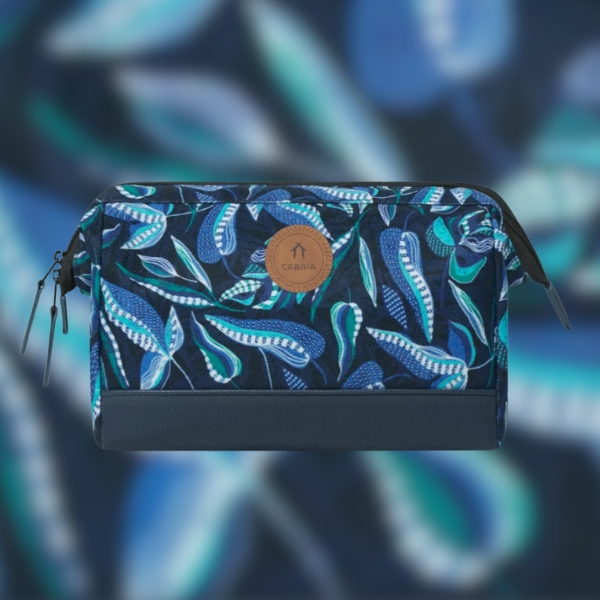 Cabaïa – Trousse de toilette Travel Kit Modèle Fontainebleau bleu mer et motifs marins